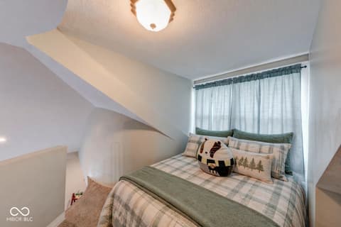 Loft — 219 Park Street, Morgantown, IN