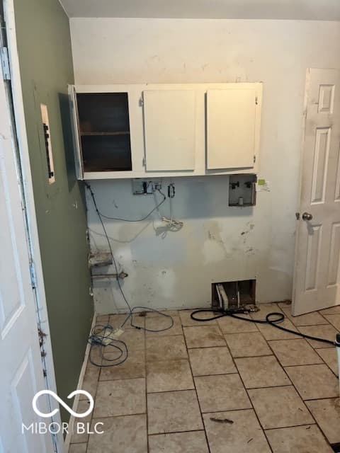 Laundry room at 34 Green Hill Court, Huntington, IN