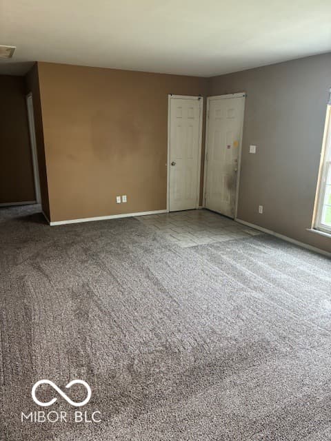 Living room at 34 Green Hill Court, Huntington, IN