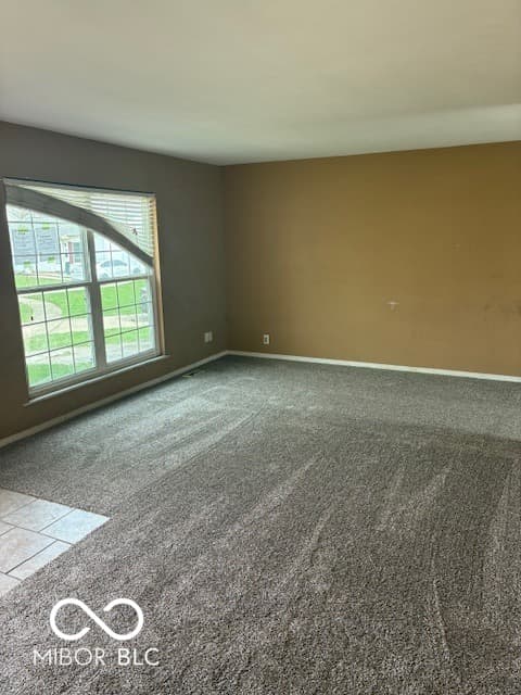 Living room at 34 Green Hill Court, Huntington, IN