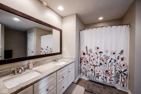 Primary bathroom at 12752 Broncos Drive, Fishers, IN