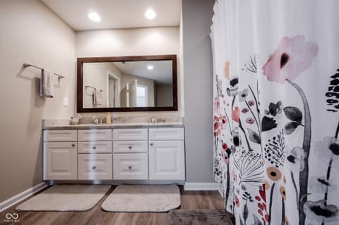 Primary bathroom at 12752 Broncos Drive, Fishers, IN