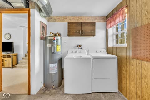 Laundry room at 2174 W Old Waynetown Road, Crawfordsville, IN