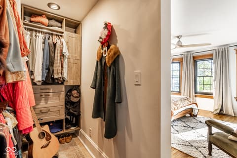 Walk In Closets — 3118 Washington Boulevard, Indianapolis, IN
