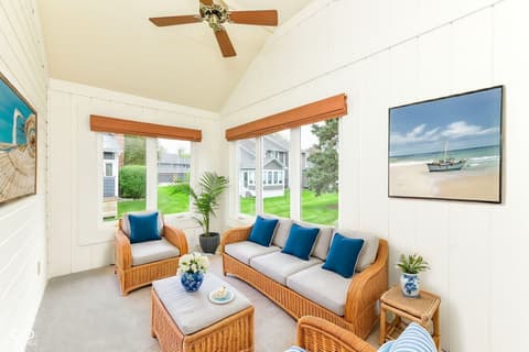 Bonus room at 8121 Foxchase Drive, Indianapolis, IN