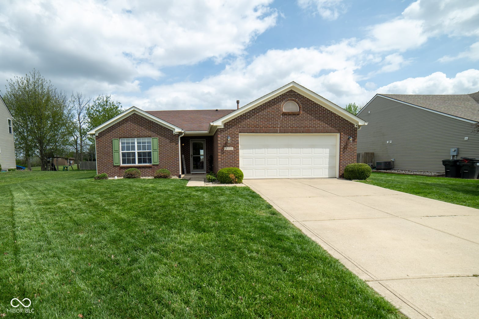 Front exterior at 5573 Breaburn Road, Bargersville, IN