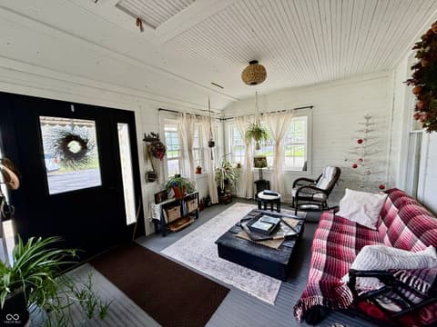 Living room at 1301 5th Street, Covington, IN