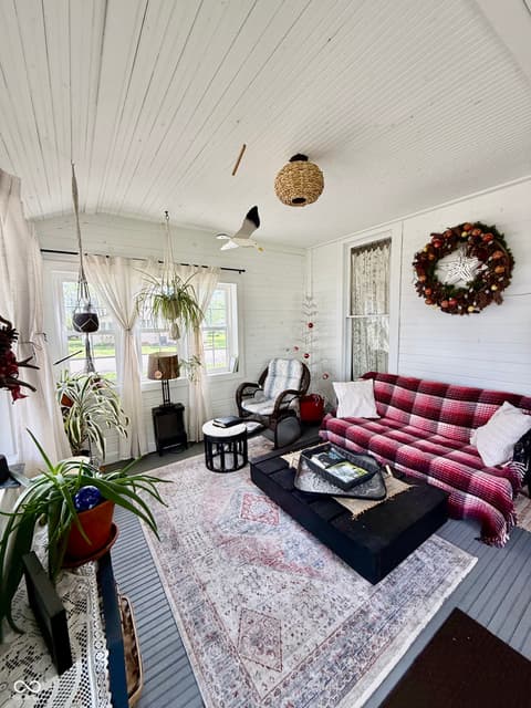 Living room at 1301 5th Street, Covington, IN