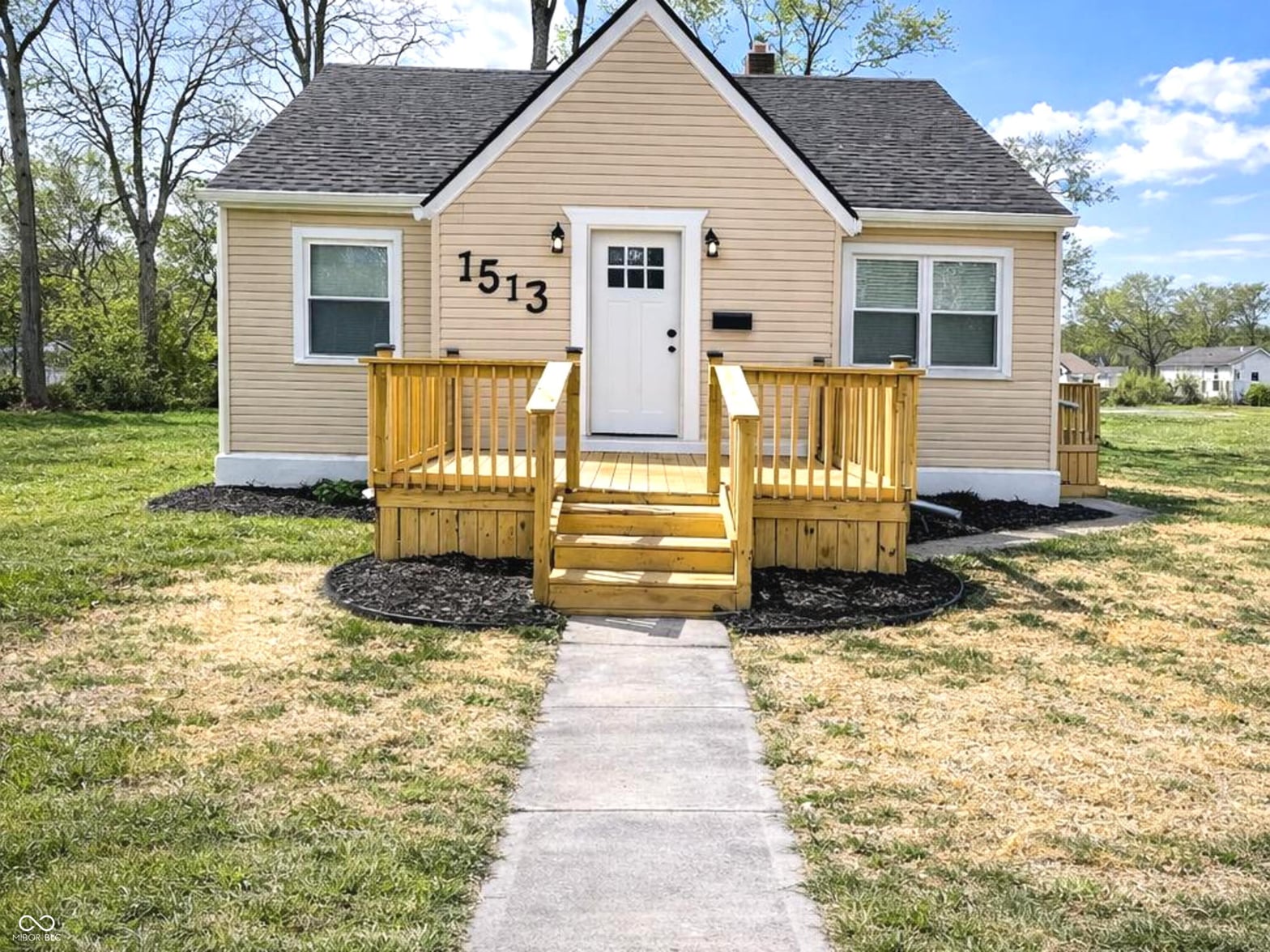 Front exterior at 1513 Dewey Street, Anderson, IN