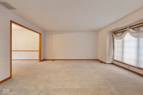Photo of 1266 Kensington Drive, Seymour, IN