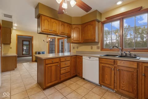 Photo of 1266 Kensington Drive, Seymour, IN