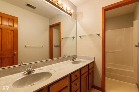 Photo of 1266 Kensington Drive, Seymour, IN