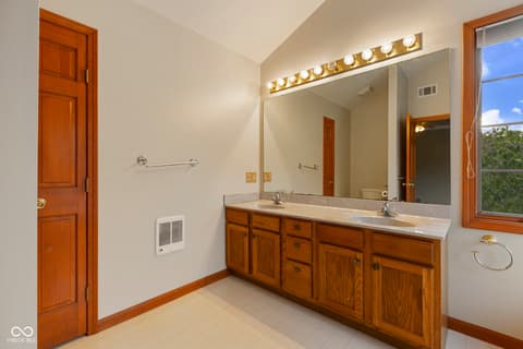Photo of 1266 Kensington Drive, Seymour, IN