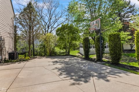 Photo of 9827 Belcrest Lane, Indianapolis, IN