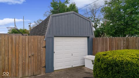 Garage at 425 Lasher Drive, Seymour, IN
