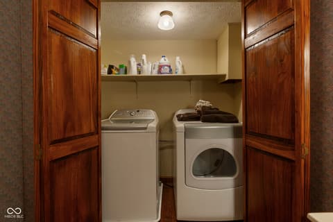Laundry room at 425 Lasher Drive, Seymour, IN