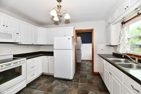 Photo of 245 S 11th Avenue, Beech Grove, IN