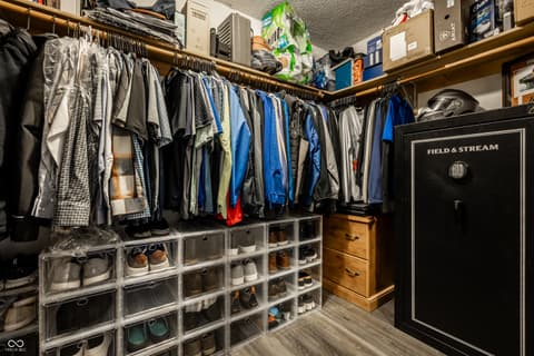 Walk In Closets — 6907 E County Road 825 S, Mooresville, IN