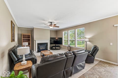Family room at 5184 Nicodemus Drive, Plainfield, IN