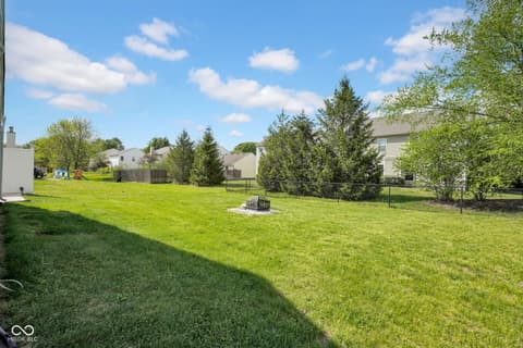 Yard at 2330 Lakecrest Drive, Columbus, IN
