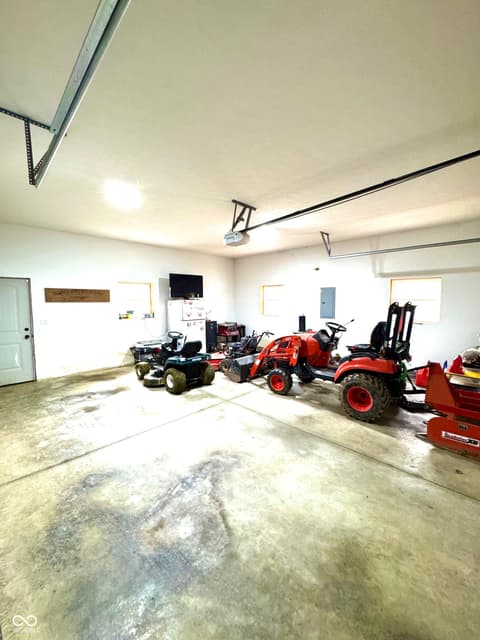 Garage at 3300 Carmel Ridge Lane, Morgantown, IN