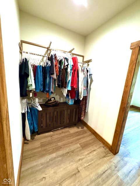 Walk In Closets — 3300 Carmel Ridge Lane, Morgantown, IN