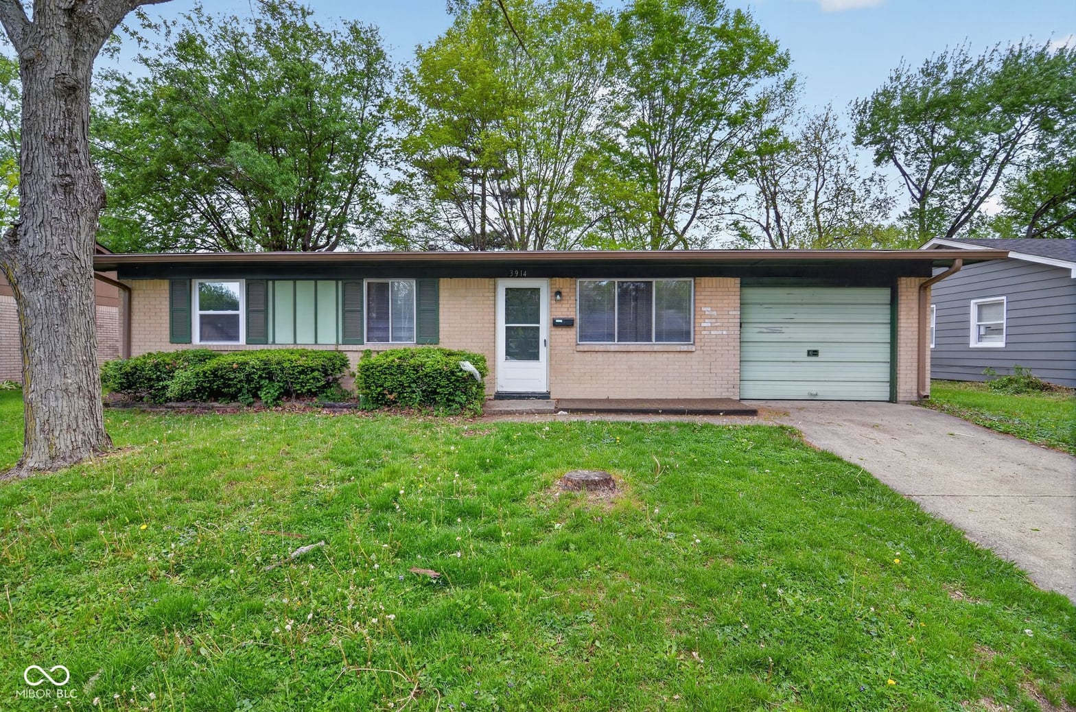 Front exterior at 3914 Richelieu Road, Indianapolis, IN