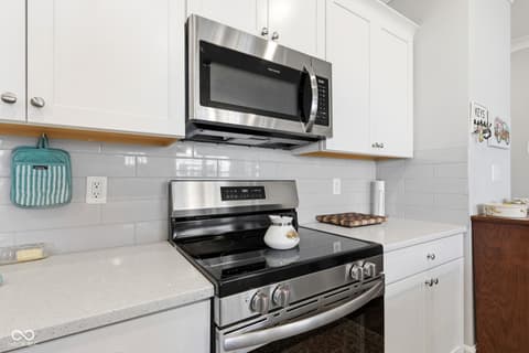 Kitchen at 4423 W Preserve Pass, New Palestine, IN