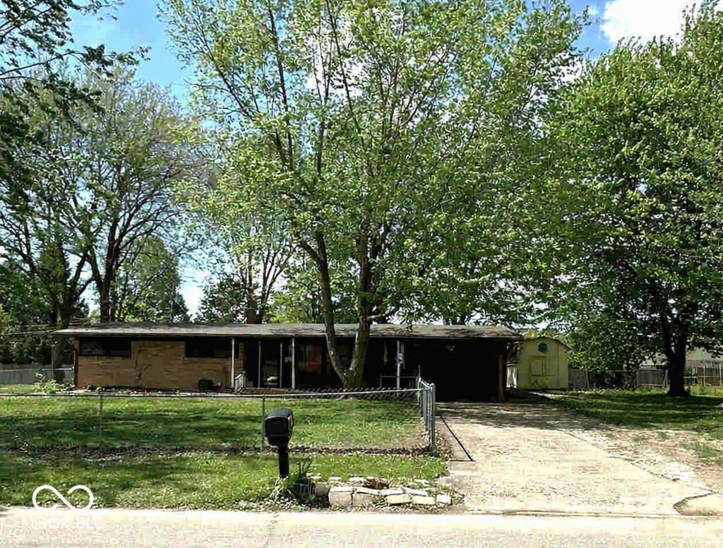 Photo of 430 Robbins Drive, Greenwood, IN