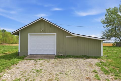 Garage at 10941 N County Road 1050 E, Hope, IN