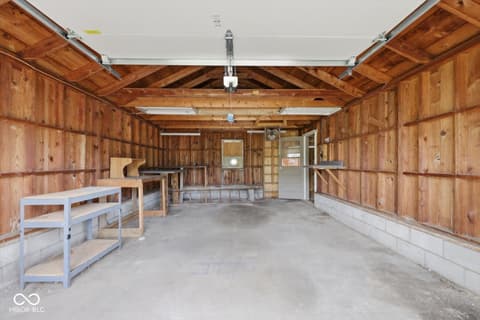 Garage at 10941 N County Road 1050 E, Hope, IN