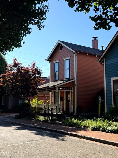 633 Lockerbie Street