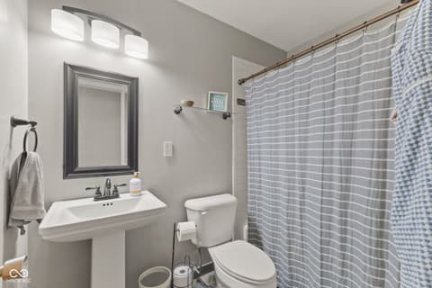 Photo of 8109 Laura Lynne Lane, Indianapolis, IN