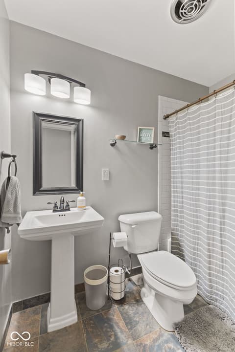 Photo of 8109 Laura Lynne Lane, Indianapolis, IN