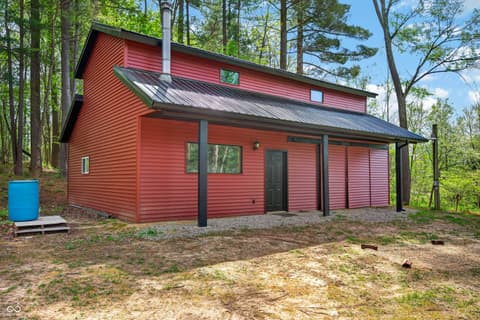 Photo of 5980 Pine Tree Lane, Morgantown, IN