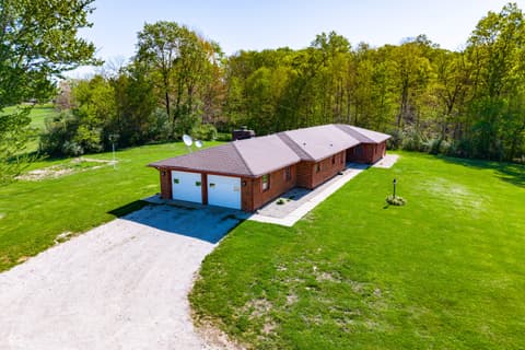 Photo of 1546 W 750 S, Trafalgar, IN