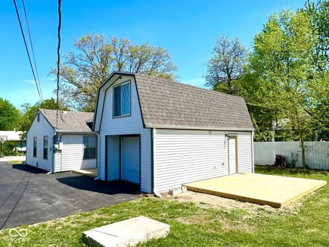 Garage at 5725 Greenfield Avenue, Indianapolis, IN