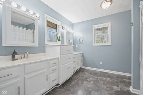 Primary bathroom at 268 Lincoln Hill, Coatesville, IN