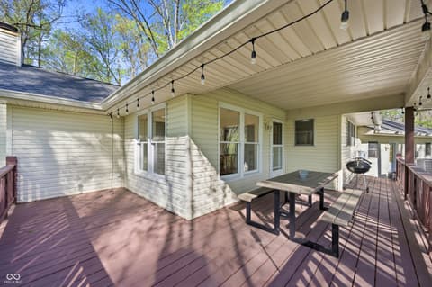 Outdoor living area at 268 Lincoln Hill, Coatesville, IN