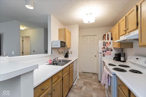 Photo of 8120 Glenwillow Lane, Indianapolis, IN