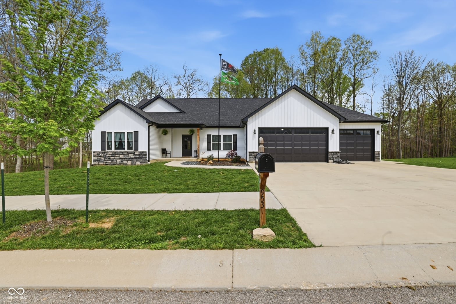 Front exterior at 953 S Lantern Lane, Ellettsville, IN