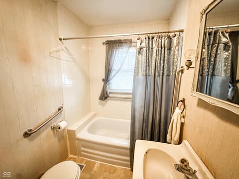 Photo of 1811 E 10th Street, Anderson, IN