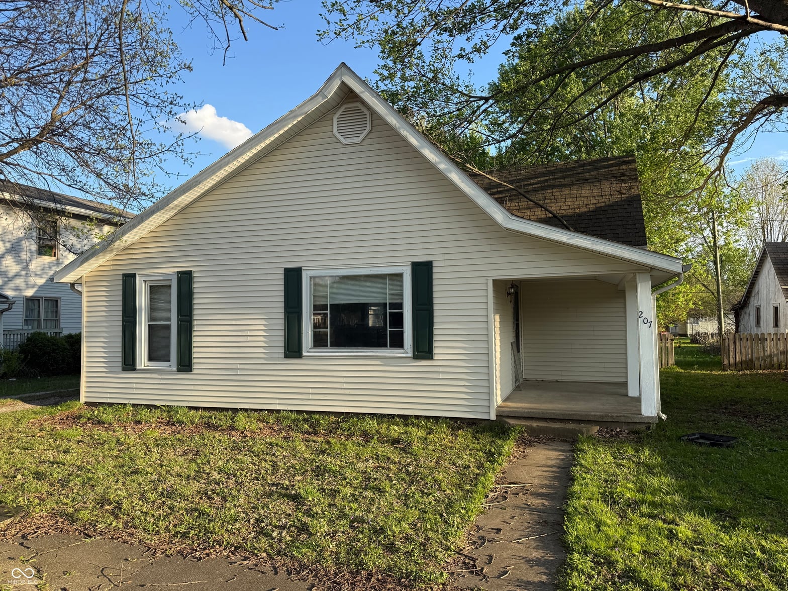Front exterior at 207 E Pine Street, New Market, IN