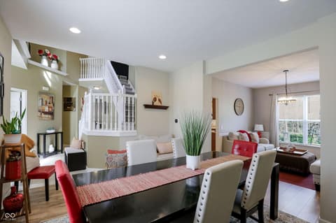 Dining room at 10328 Ridge Line Court, Indianapolis, IN