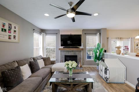 Family room at 10328 Ridge Line Court, Indianapolis, IN