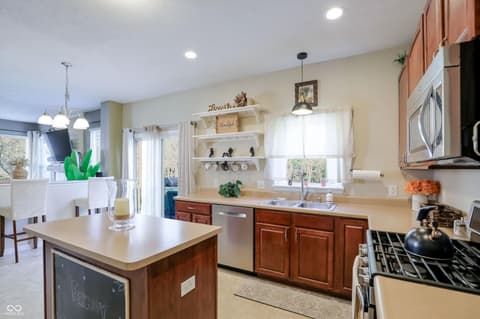 Kitchen at 10328 Ridge Line Court, Indianapolis, IN