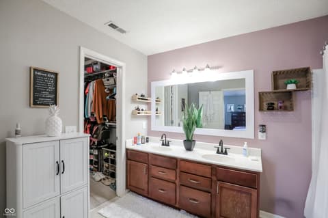 Primary bathroom at 10328 Ridge Line Court, Indianapolis, IN