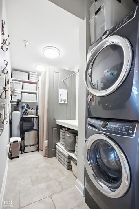 Laundry room at 450 E Ohio Street, Indianapolis, IN