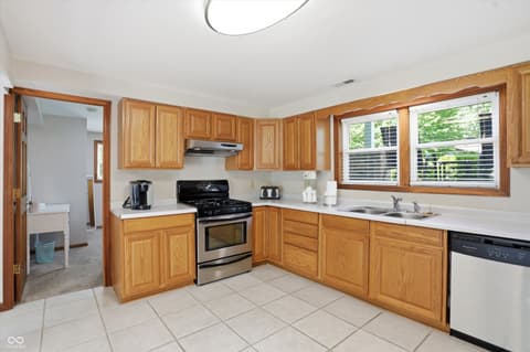 Photo of 113 King Arthur Drive, Franklin, IN