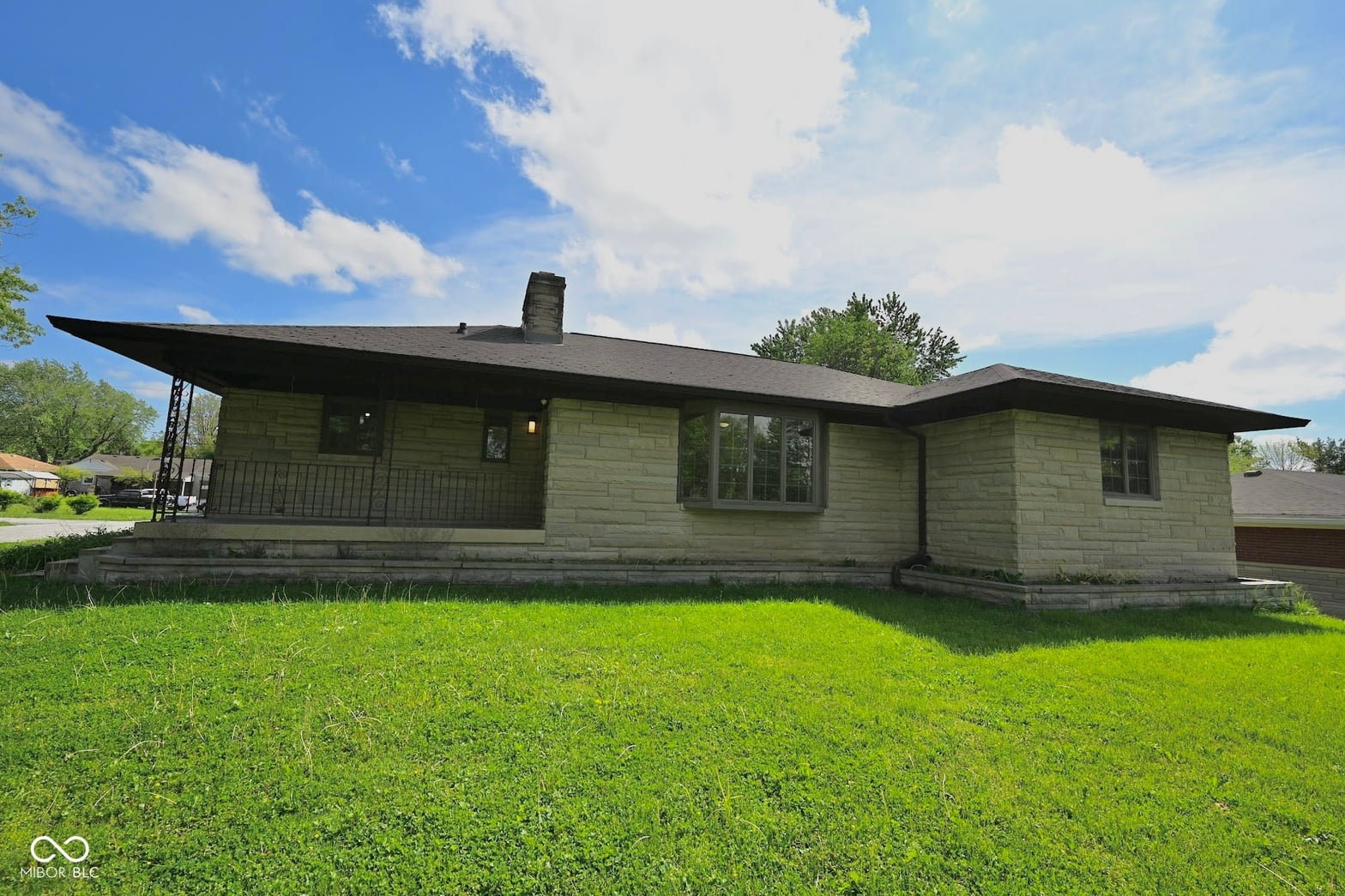 Photo of 957 E Cragmont Drive, Indianapolis, IN